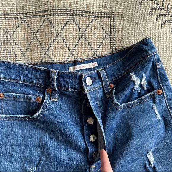 Levi’s Ribcage Shorts - Picture 4 of 7